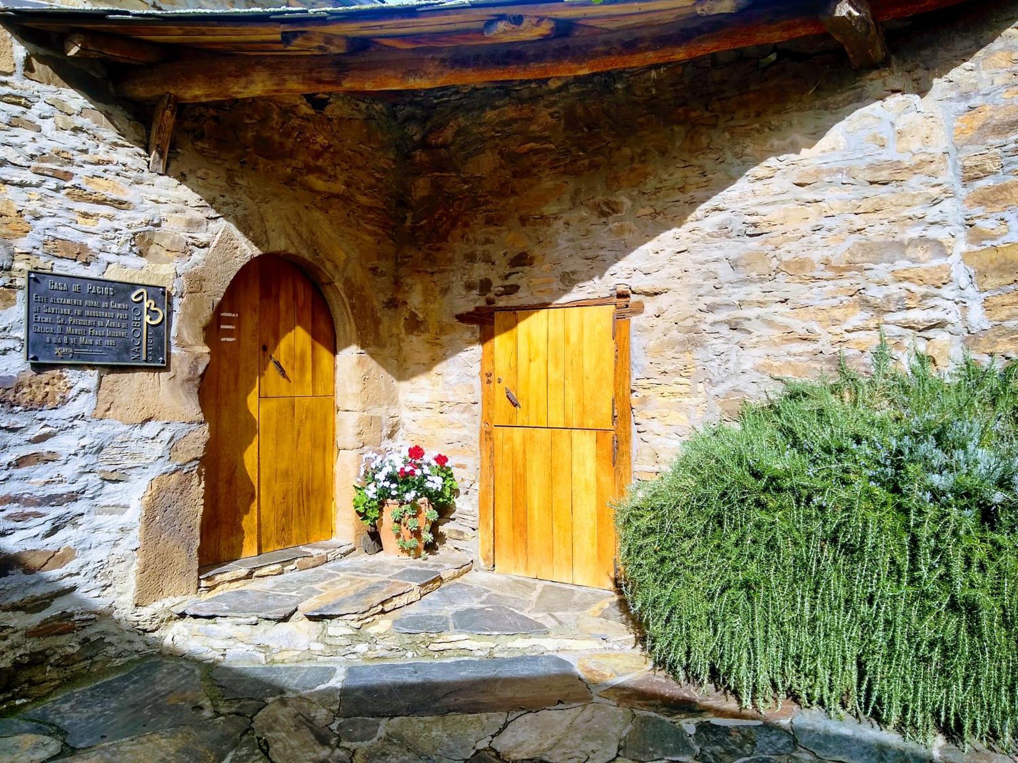 Gasthaus Casa Pacios By M De Santiago Tríacastela Exterior foto